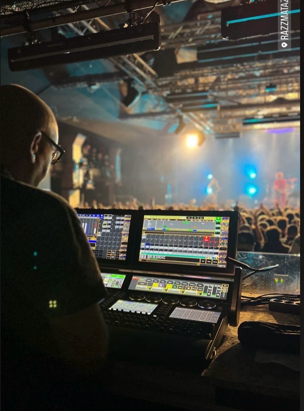 Consola de iluminación durante un concierto en Razzmatazz